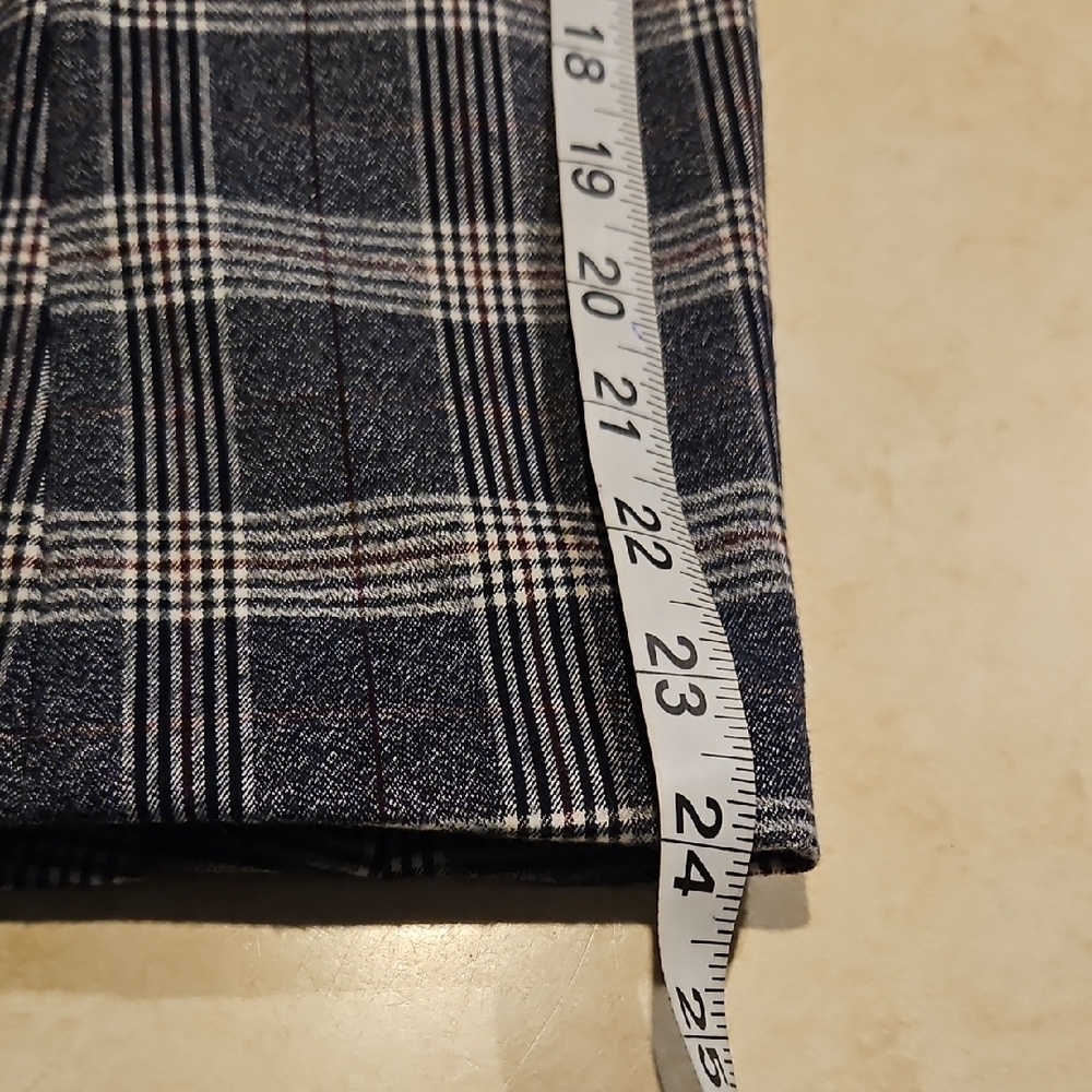 Banana Republic Women's Black, Maroon, White Plaid Blazer Size 16P - Picture 14 of 16